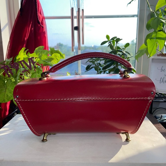 🚨RARE🚨Vintage Sally Greene Original Red Footed Bottom Top Handle Leather Purse - Picture 2 of 7